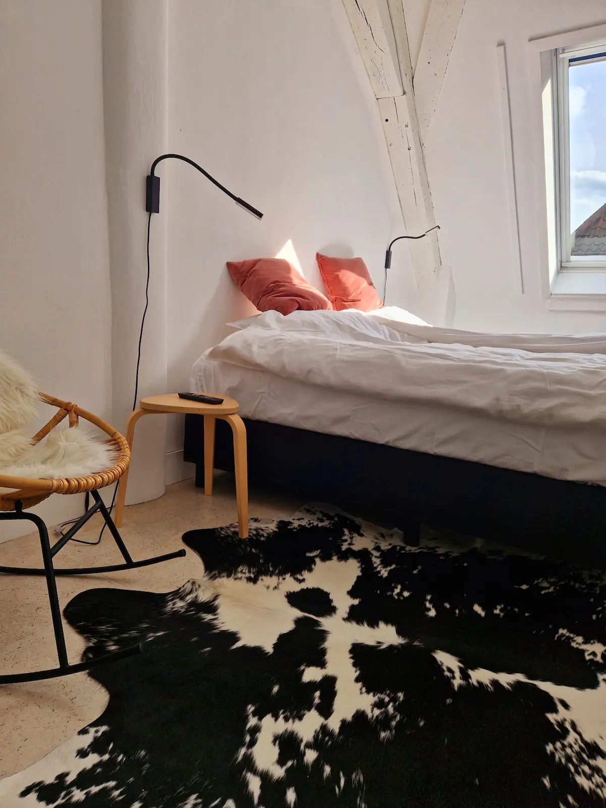 De iconische blauwe poort van La Maison Bleue B&B