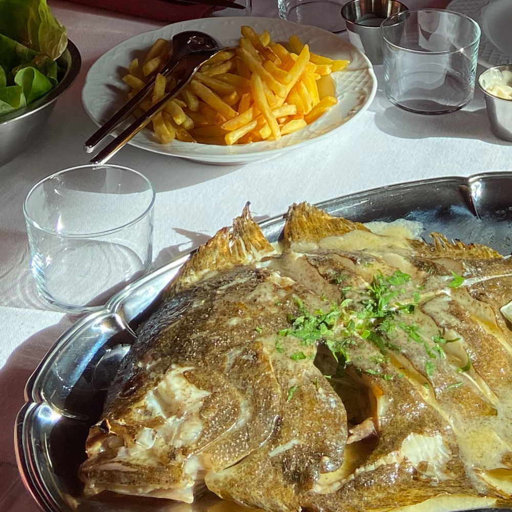 Sfeerbeeld van het rode A Rouge Affair restaurant
