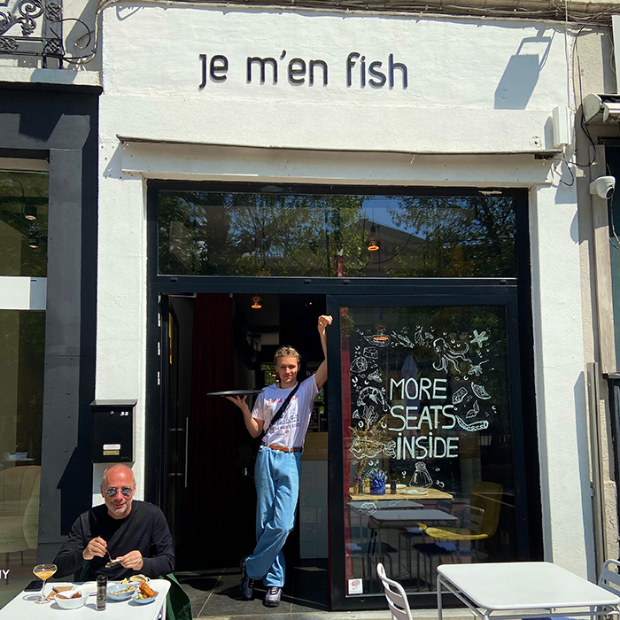 Bovenaanzicht van een gedekte tafel
